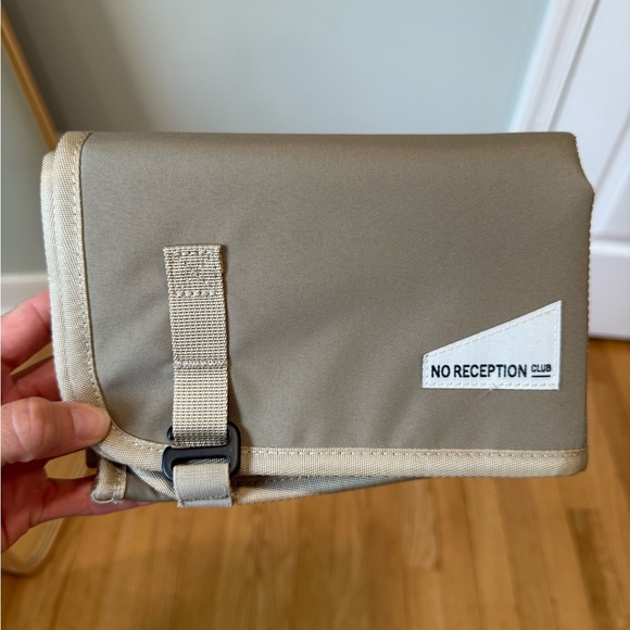 No Reception Club Sidekick Olive Green Baby Diaper Changing Pad Foldable Wipable - Picture 1 of 3